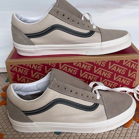 Vans Men’s Old Skool Earth Tones Moon Rock
VN0007NTCH8
Sneakers - Picture 16 of 16